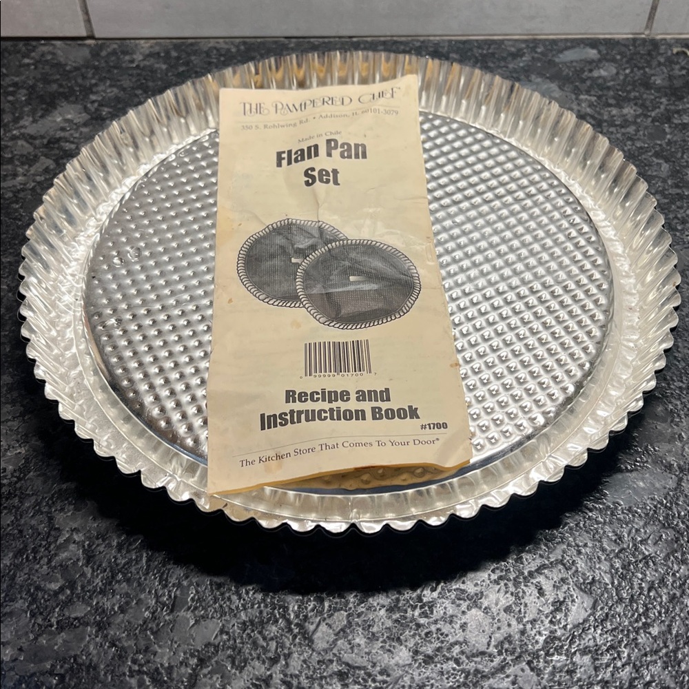 Set of 2 Pampered Chef Silver  Fluted Tart Pans. Exc condition. Like new.